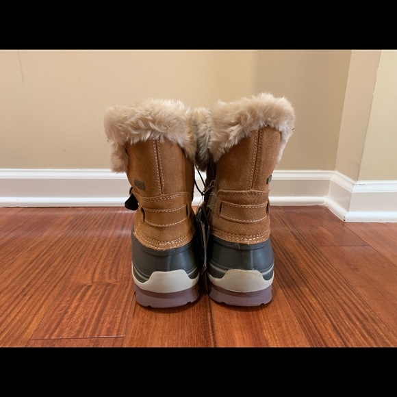 KHOMBU women’s all weather waterproof boots. - Picture 2 of 3